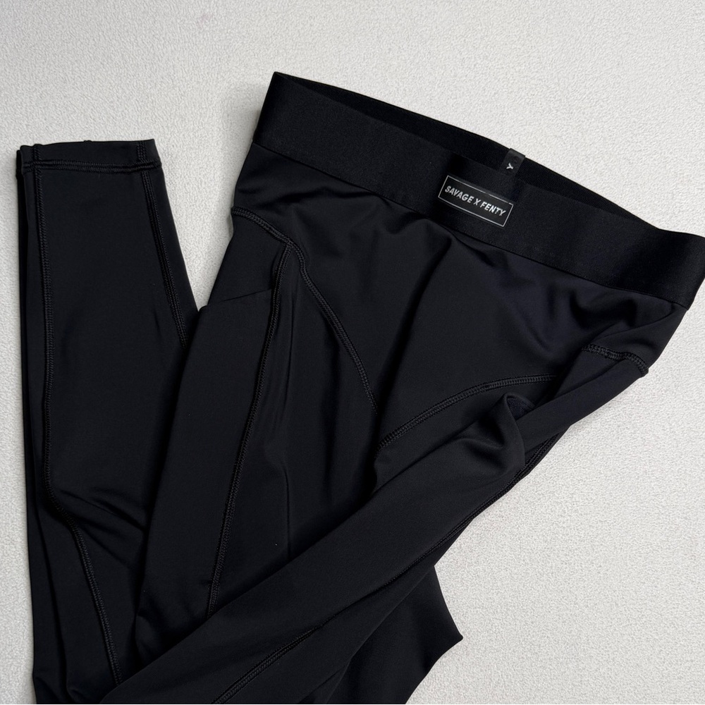Savage X Fenty Lineup High-Waist Pocket Legging•Black - Picture 14 of 14